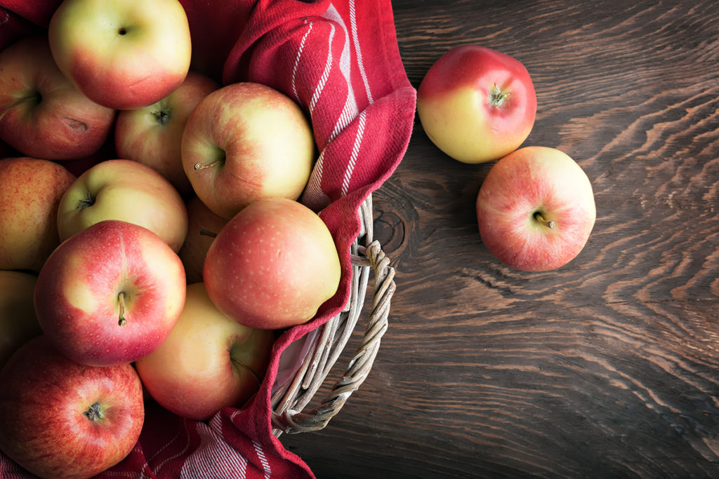 apples in the basket